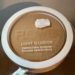Flower Light Illusion Powder in Caramel